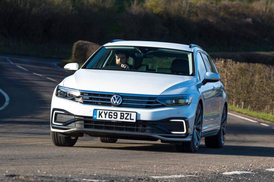  Volkswagen Passat GTE Estate (B8) 2019 года  (UK) (фото 38 из 40)